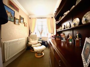 Sitting Room/Study- click for photo gallery